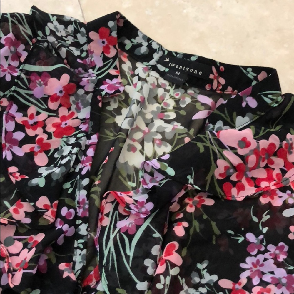 Forever 21 f21 floral button blouse pretty